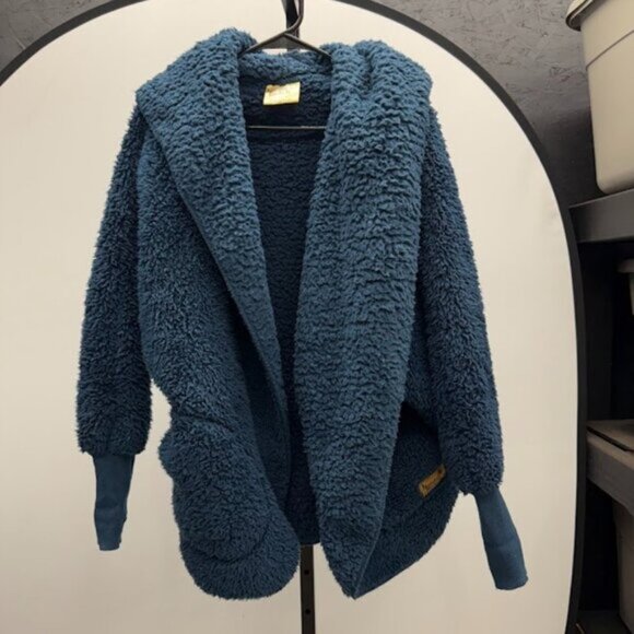 Nordic Beach Wrap - Picture 1 of 4